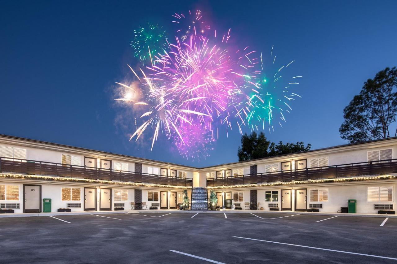 California Inn Anaheim Extérieur photo