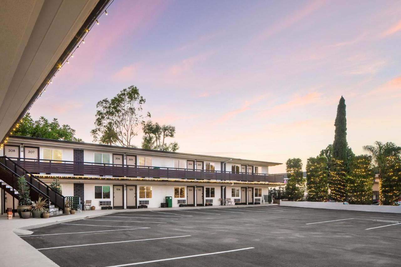 California Inn Anaheim Extérieur photo